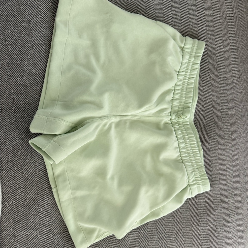 Lululemon Athletica Green Athletic Shorts Lightweight Elastic Waist